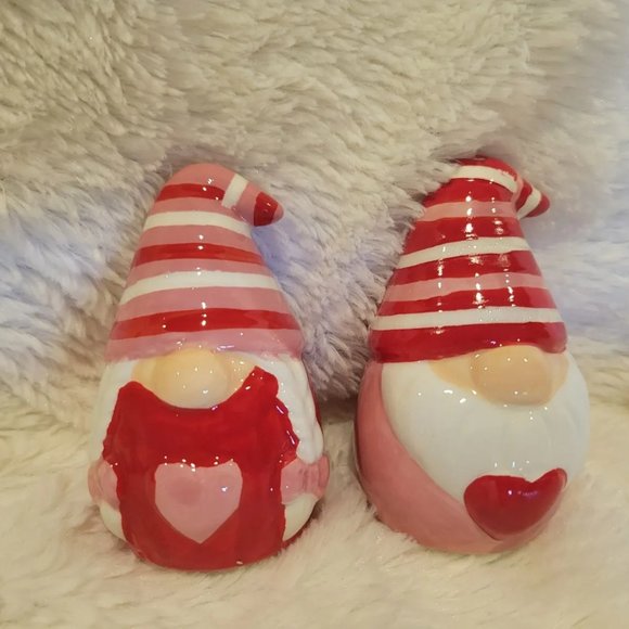 Ceramic Gnome Valentine Salt and Pepper Shaker Set New - Picture 1 of 5